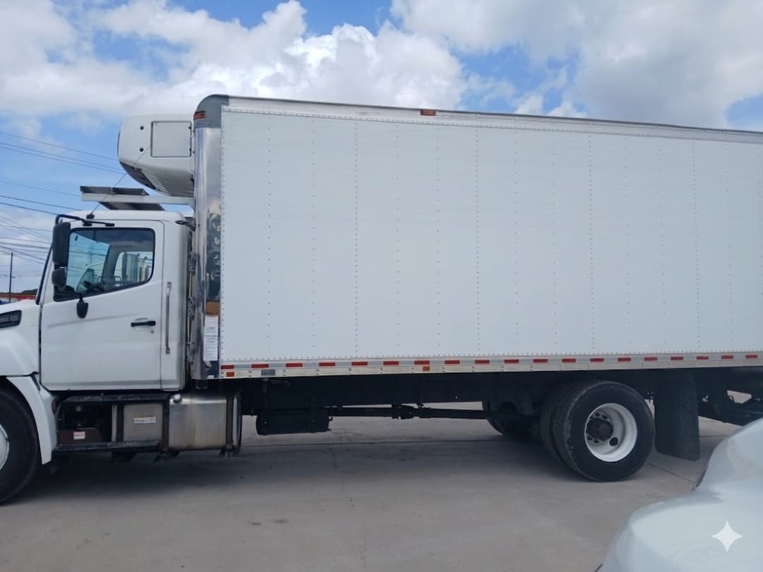 2020 Hino 268 — photo 5