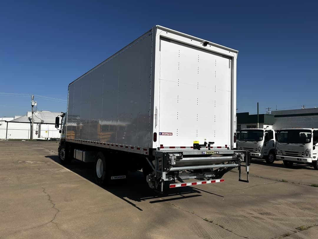 2025 Isuzu FTR — photo 5