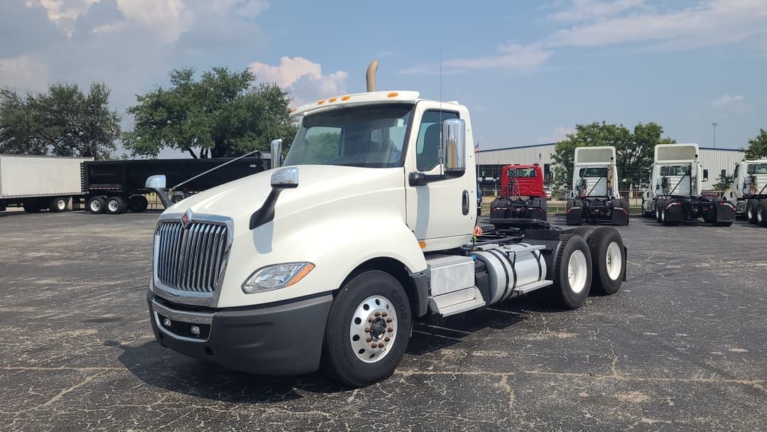 2019 International LT — photo 9