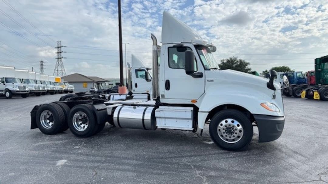 2018 International LT — photo 4