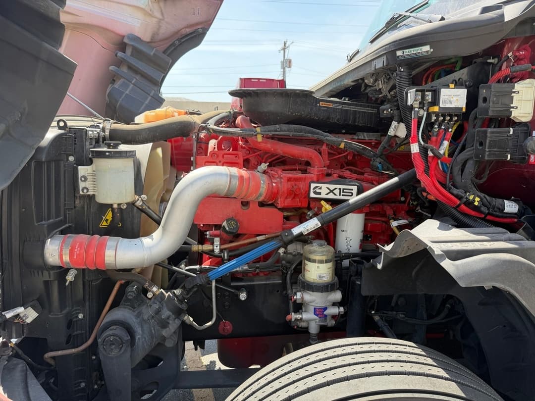 2025 International LT — photo 8