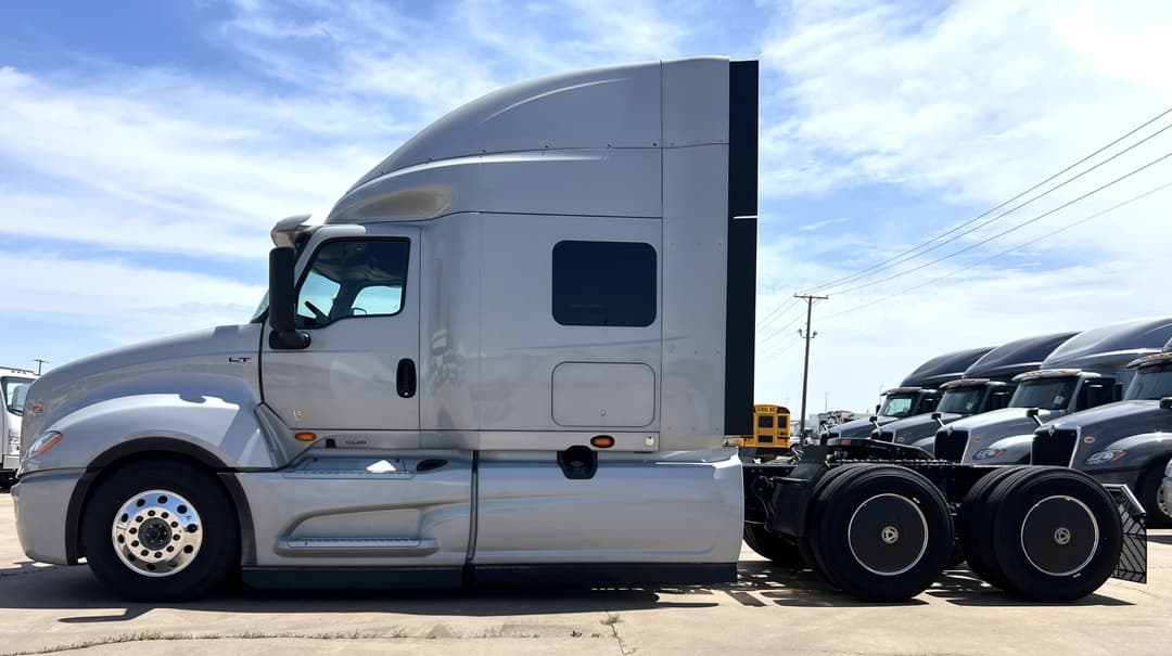 2025 International LT — photo 8