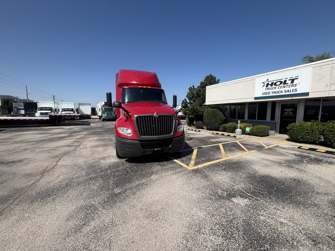 2022 International LT — photo 10