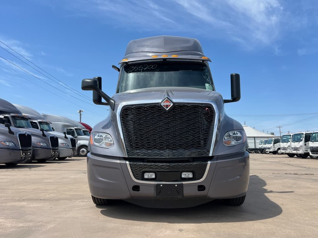 2025 International LT — photo 6