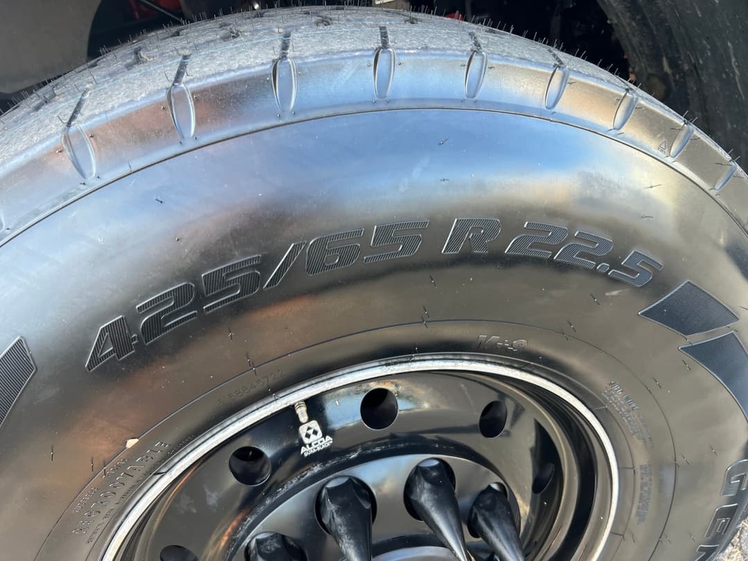 2023 Peterbilt 389 — photo 16