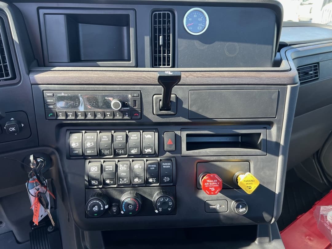 2026 International LT — photo 14