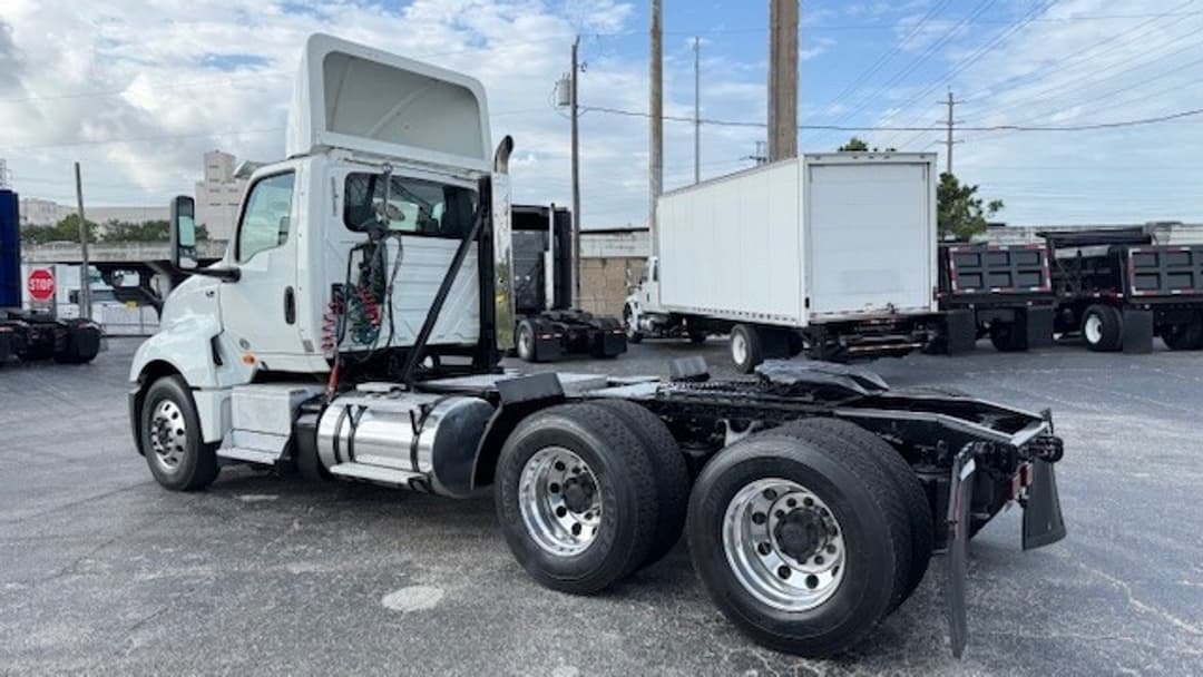 2018 International LT — photo 9