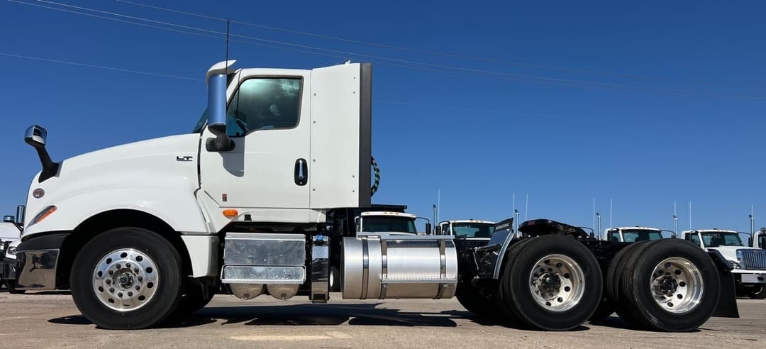 2025 International LT — photo 2