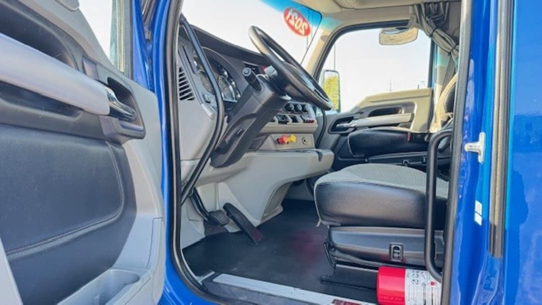 2021 Kenworth T680 — photo 15