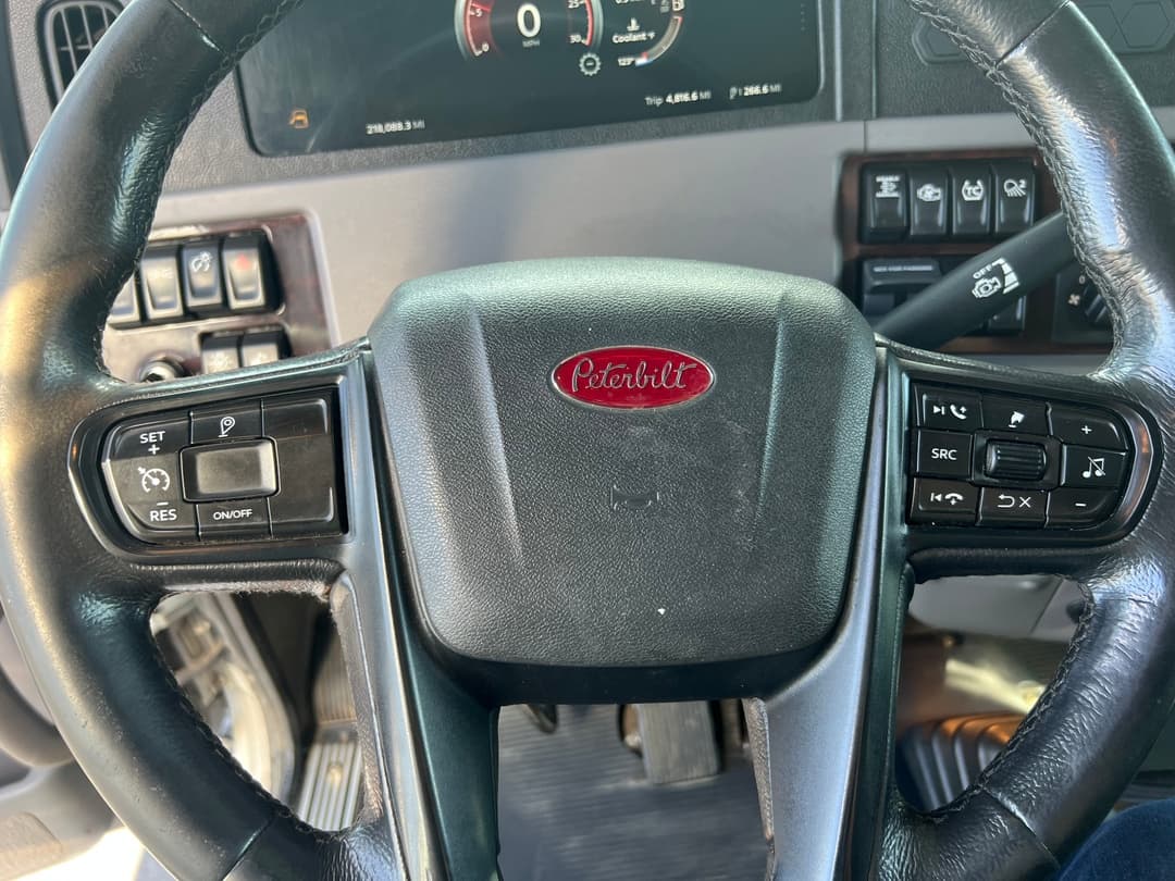 2023 Peterbilt 389 — photo 7