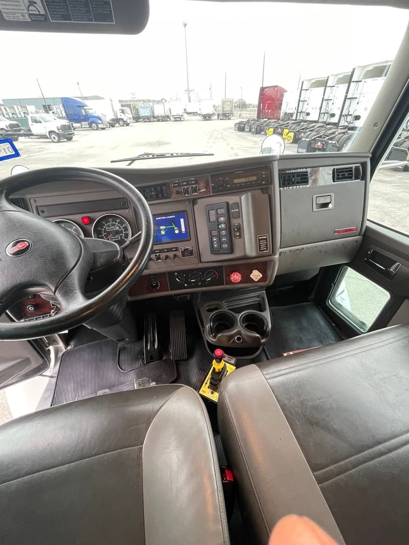 2010 Kenworth T370 — photo 14