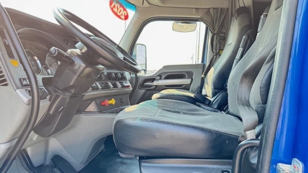 2021 Kenworth T680 — photo 15