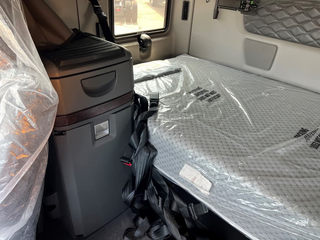 2024 International LT — photo 11