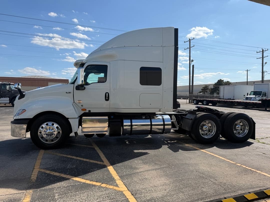 2021 International LT — photo 9