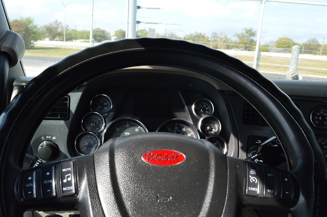 2019 Peterbilt 579 — photo 9