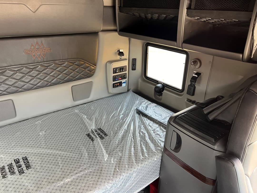 2024 International LT — photo 13