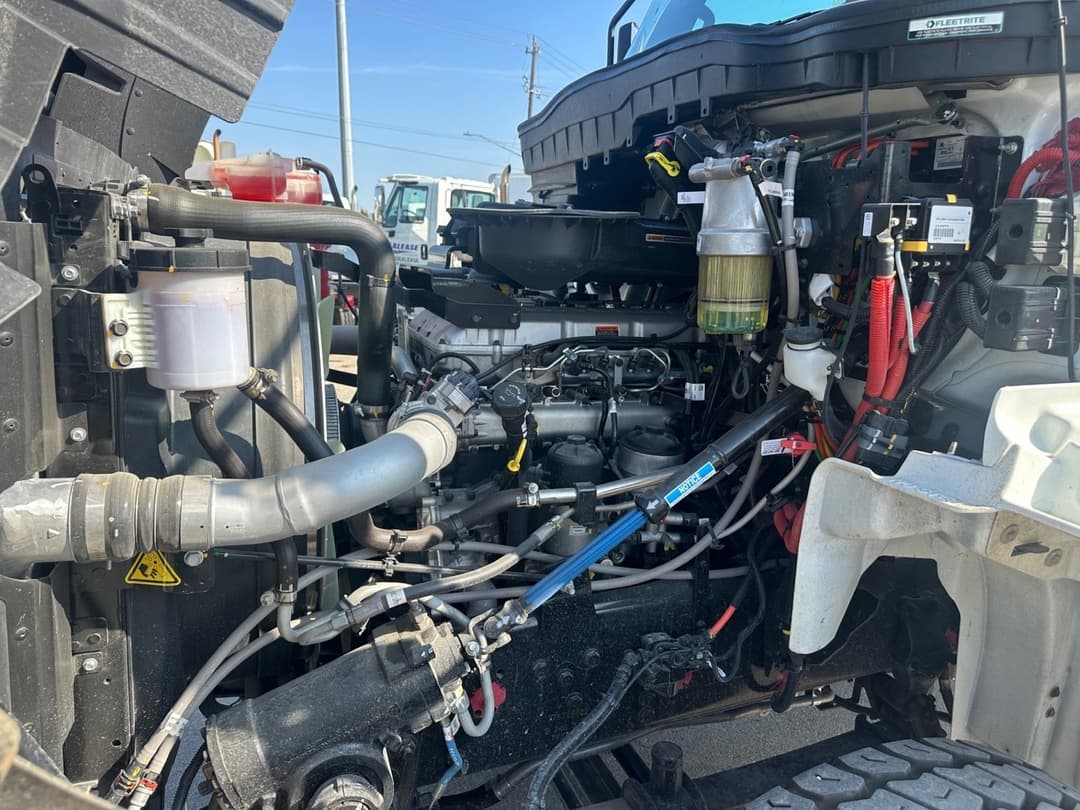 2026 International HX — photo 9