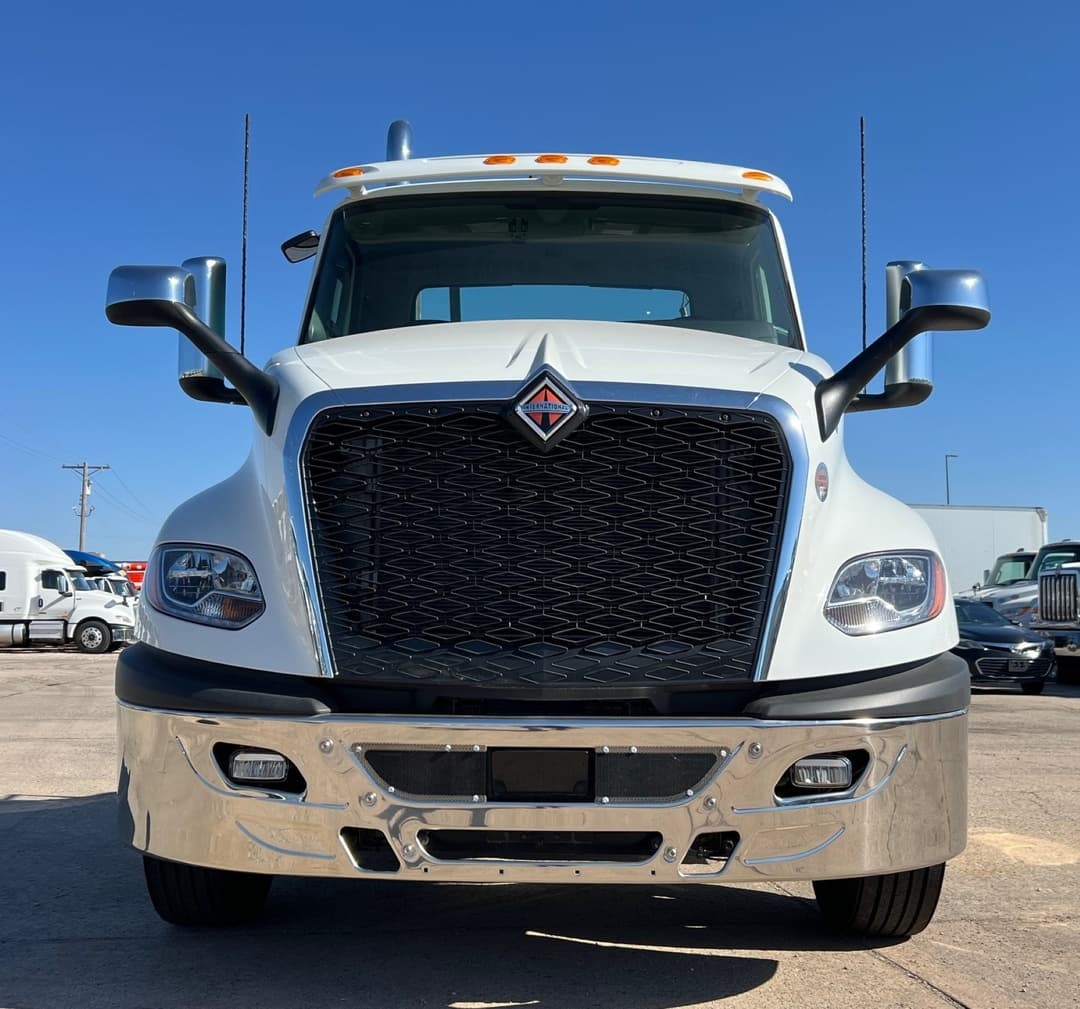 2025 International LT — photo 4