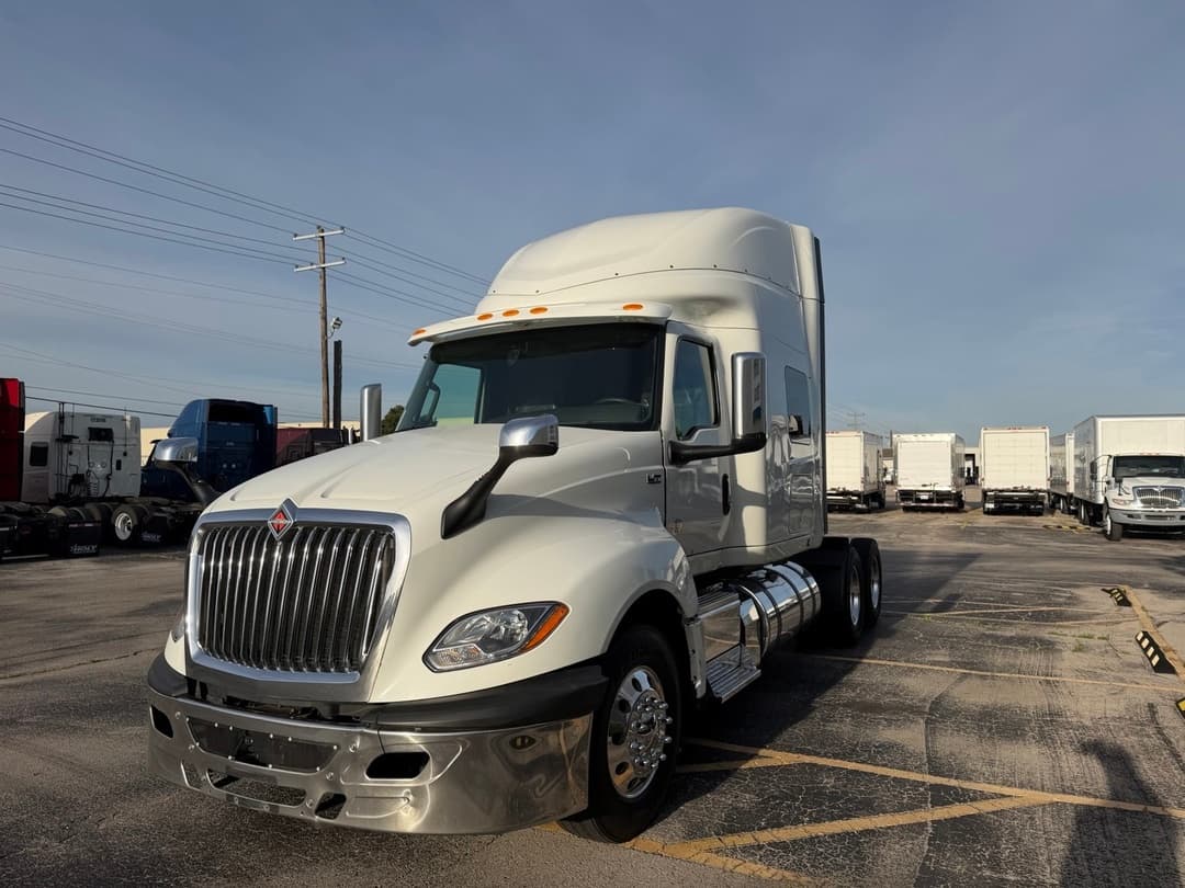 2021 International LT — photo 12