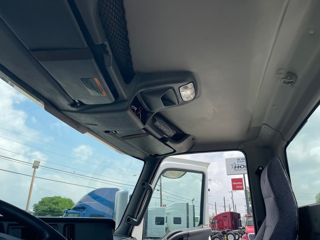 2023 International HX — photo 14