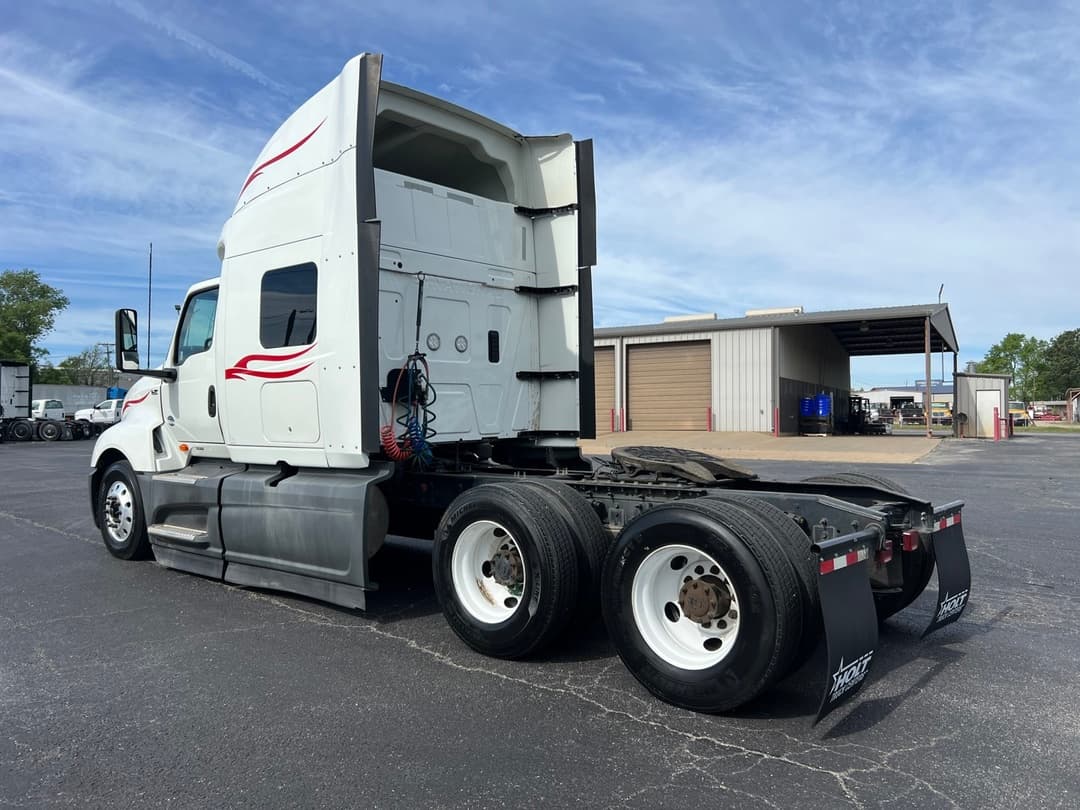 2022 International LT — photo 4