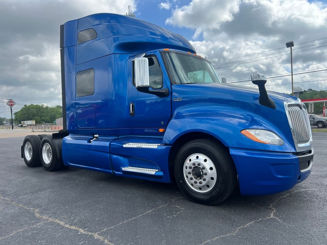 2021 International LT — photo 2