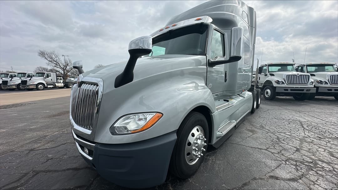 2023 International LT — photo 2