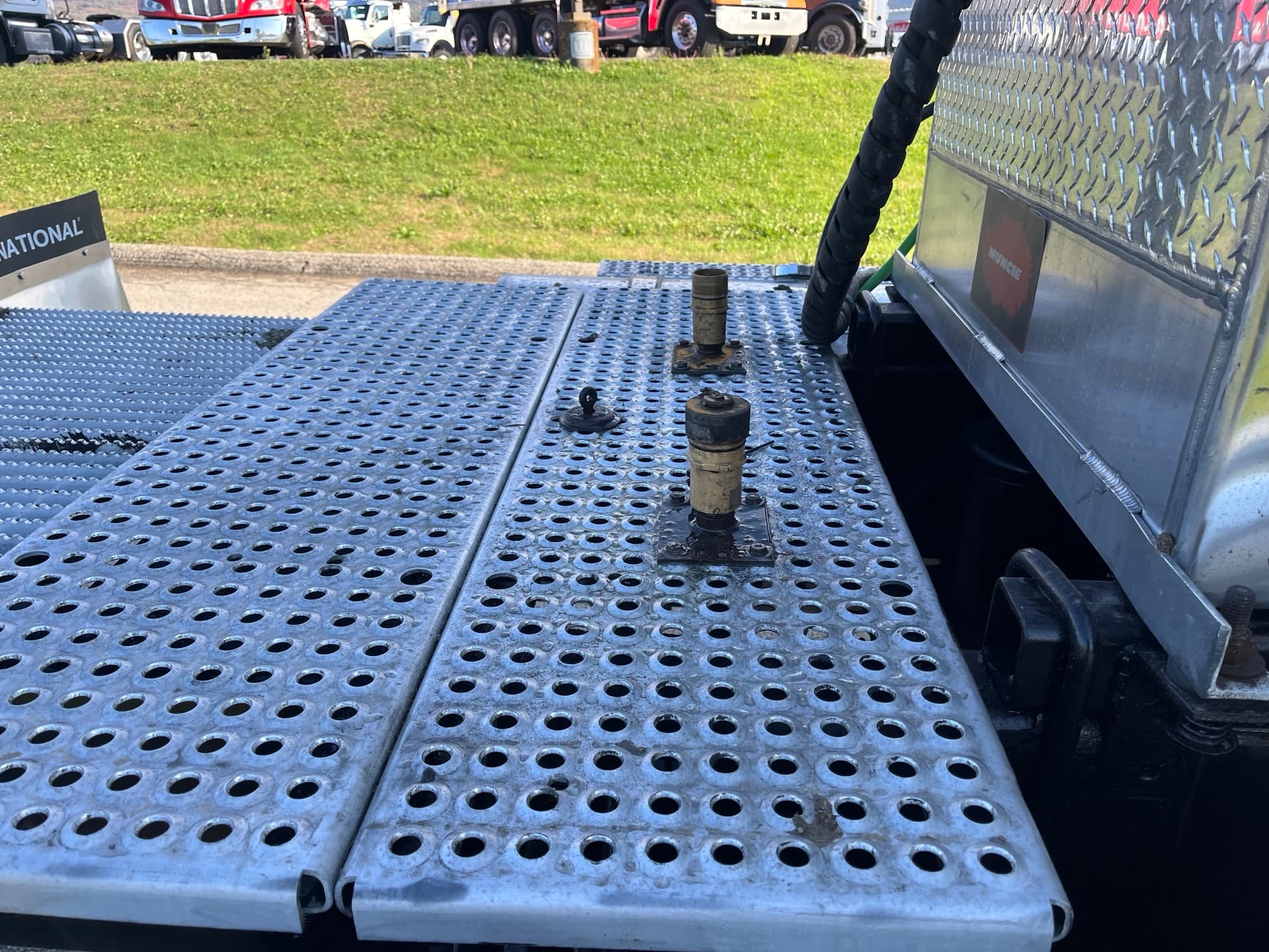 2018 International HX — photo 6