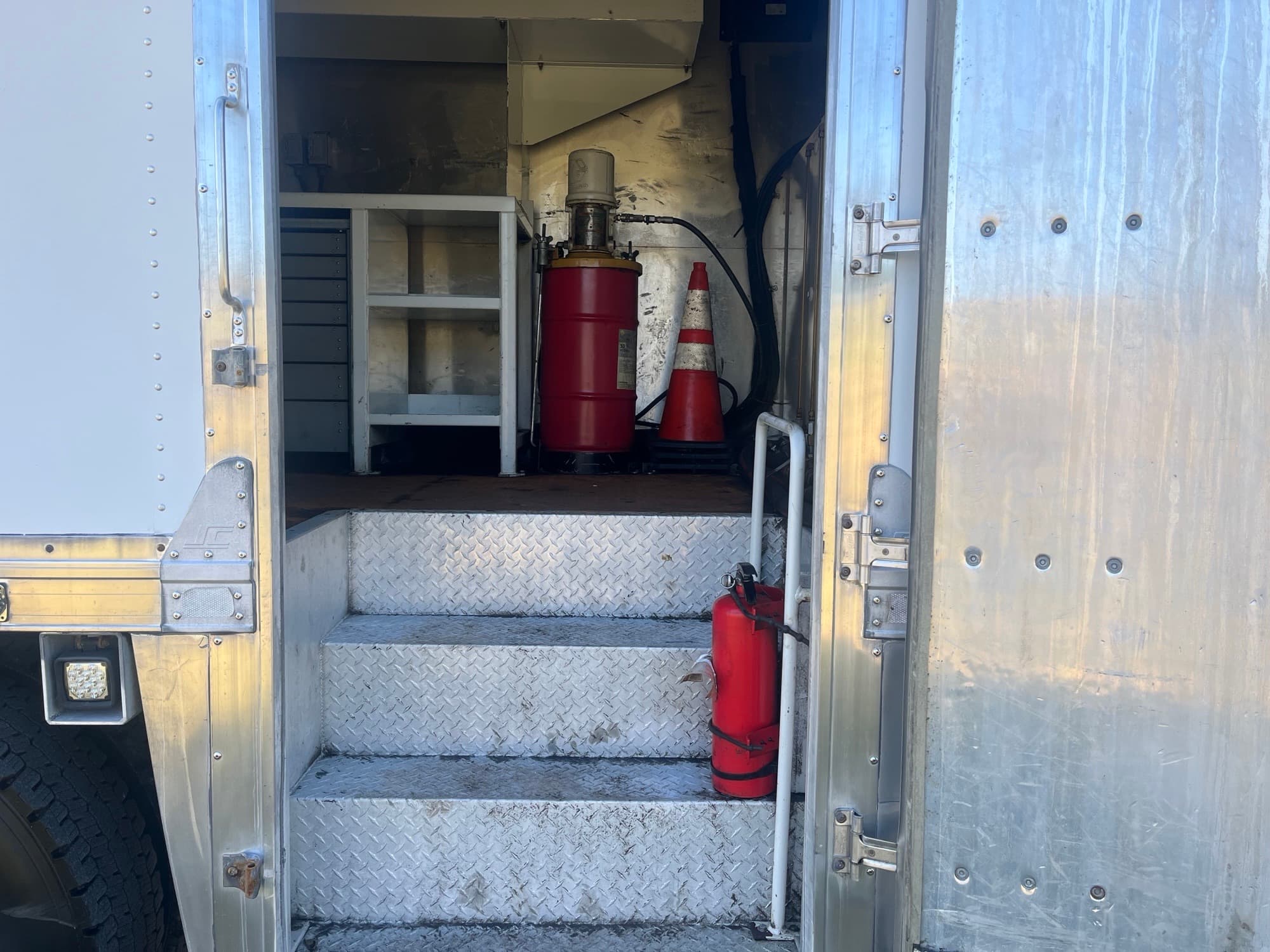 2017 Peterbilt 337 — photo 6