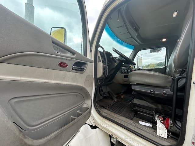 2018 Peterbilt 579 — photo 2