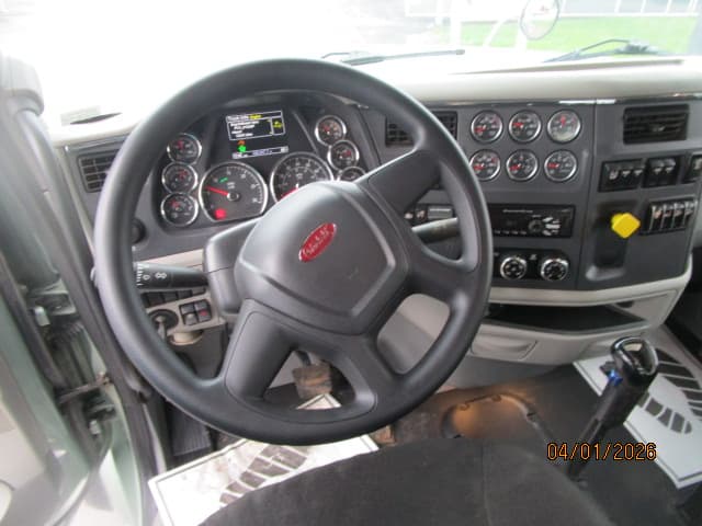 2020 Peterbilt 567 — photo 13