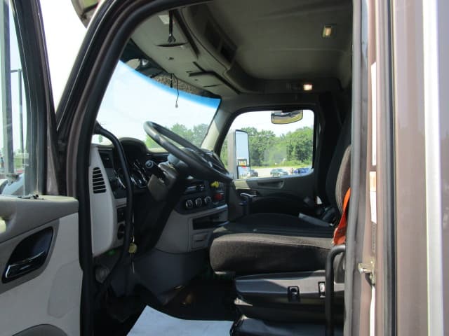 2020 Peterbilt 567 — photo 8