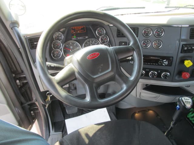 2020 Peterbilt 567 — photo 11