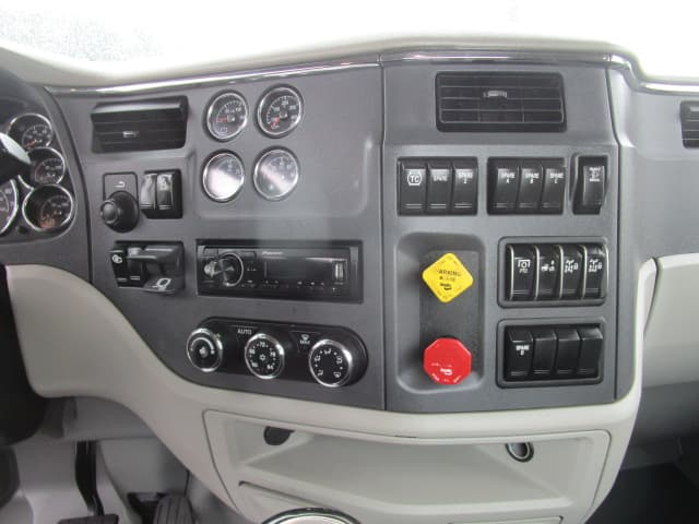 2020 Peterbilt 567 — photo 12