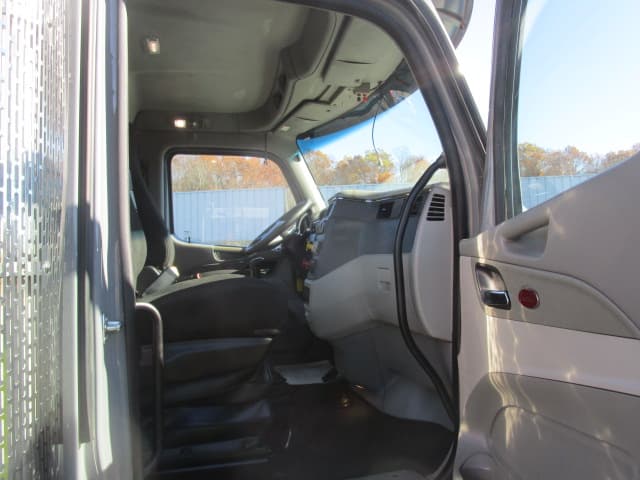 2020 Peterbilt 567 — photo 7