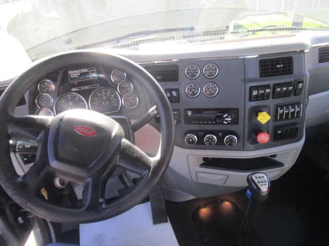 2020 Peterbilt 567 — photo 14