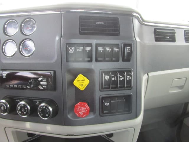 2020 Peterbilt 567 — photo 12