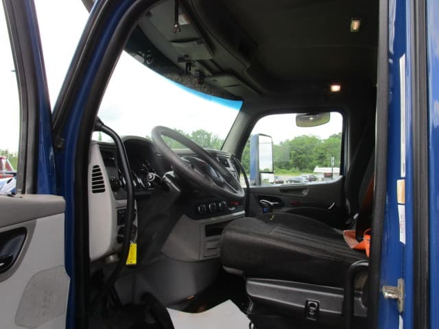 2020 Peterbilt 567 — photo 9