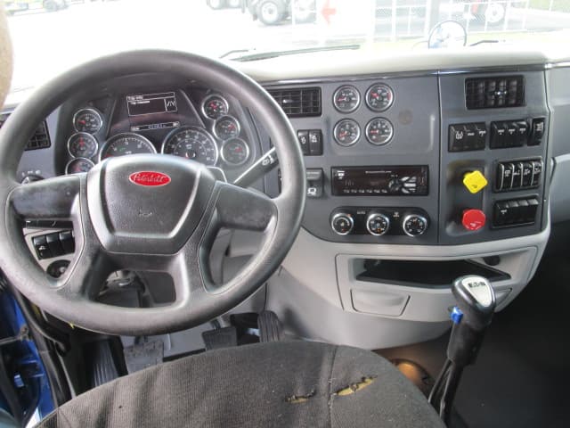 2020 Peterbilt 567 — photo 11