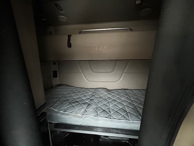2020 Peterbilt 579 — photo 3
