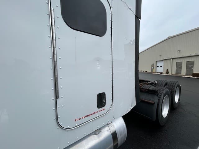 2020 Peterbilt 579 — photo 13