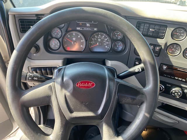 2020 Peterbilt 579 — photo 4