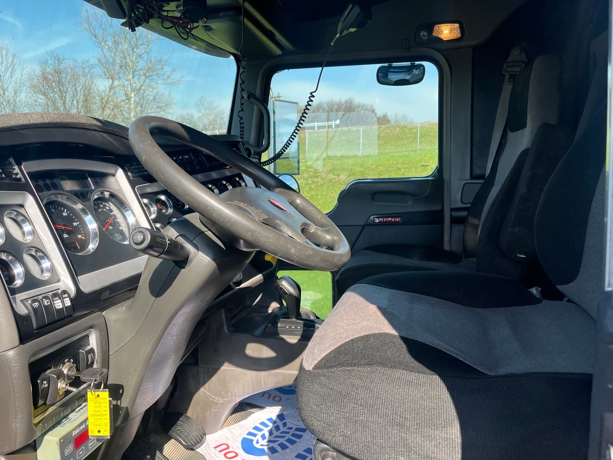 2019 Kenworth T800 — photo 9