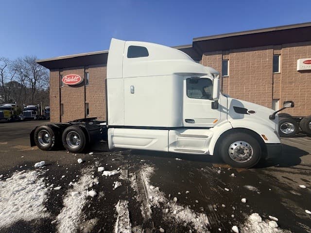 2021 Peterbilt 579 — photo 2