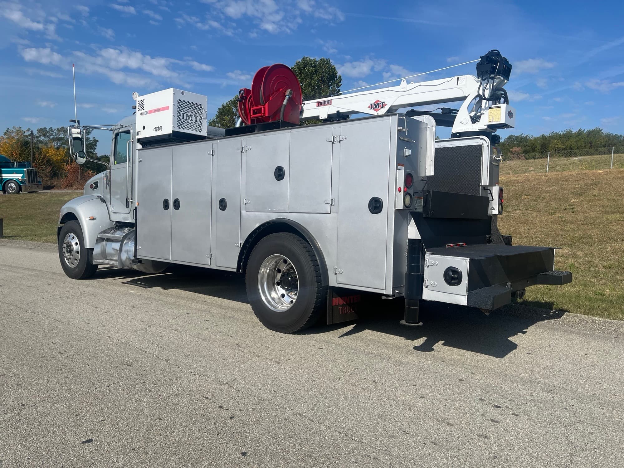 2014 Peterbilt 337 — photo 2