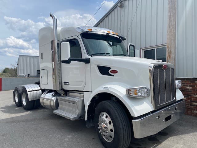 2023 Peterbilt 567 — photo 2