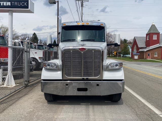 2023 Peterbilt 567 — photo 3