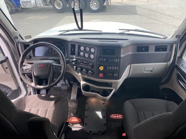2023 Peterbilt 567 — photo 4