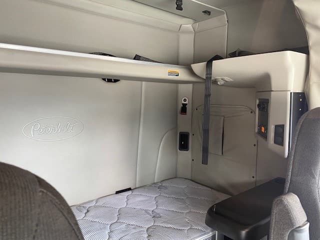2023 Peterbilt 567 — photo 10