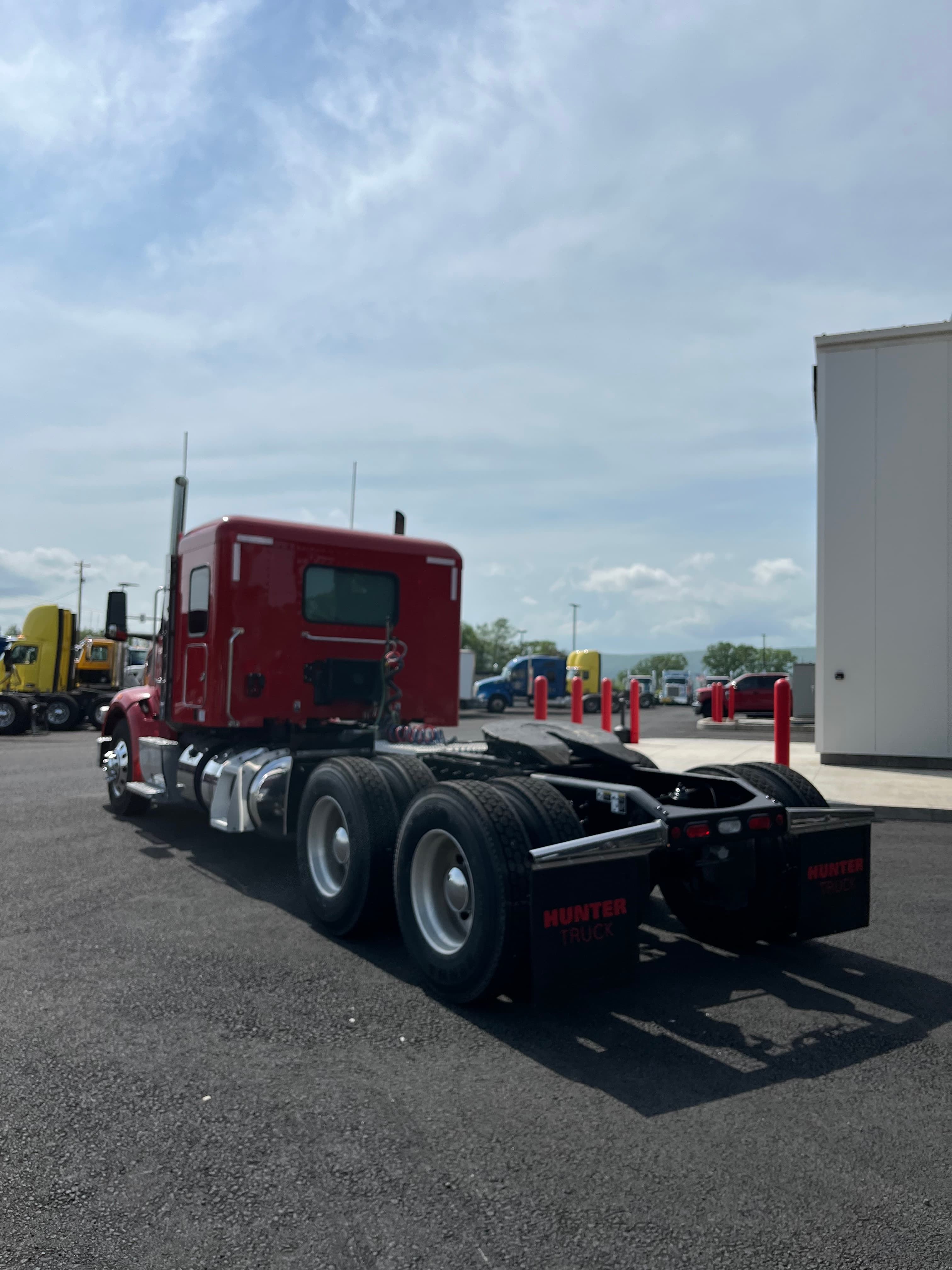 2023 Peterbilt 567 — photo 3